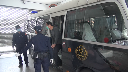 花蓮地檢署法警配合演練戒送收容人至花蓮看守所場景