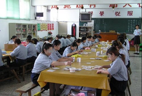 女所班紙類加工