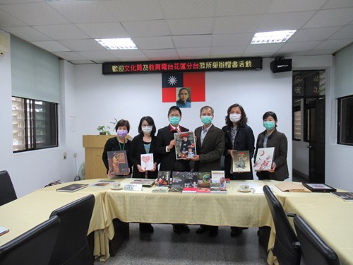 感謝江躍辰局長及孫承珍分臺長將珍貴的圖書資源致贈予花蓮看守所