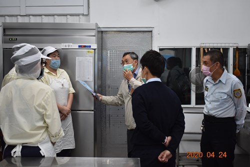 輔導委員指導食品存放環境