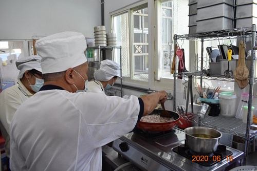 內餡的紅蔥酥也是自己製作的