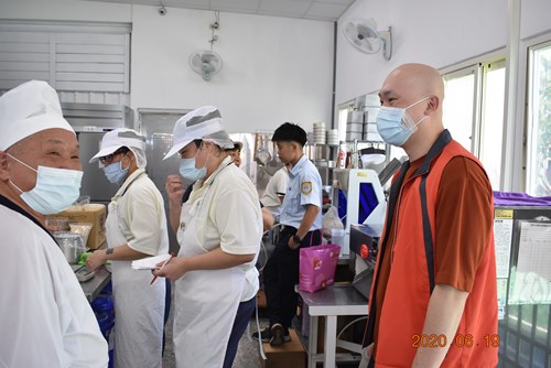 就業中心指導老師聞香而來