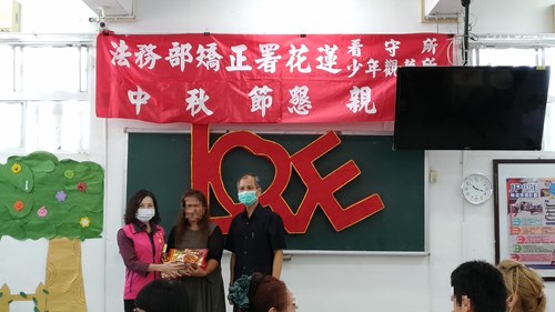 俞檢察長希望結合社會資源的愛心溫暖，讓家屬提早歡度中秋佳節