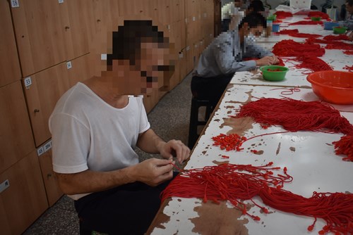 耳塞加工作業