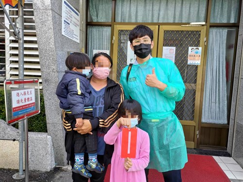阿玉(化名)表示，丈夫入所期間自己獨立扶養兩名子女日子真的不好過，所幸所方伸出援手，致贈慰助金，緩解經濟上的急迫。